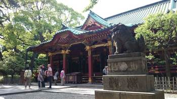 nezu shrine 2014-1.jpg
